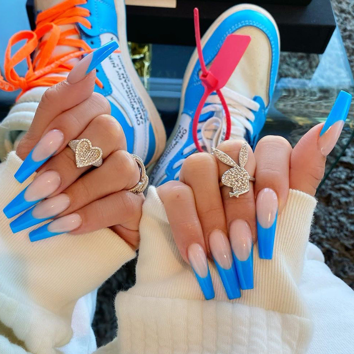 Uñas postizas francesas largas en azul ballet, parches extraíbles | 365nails