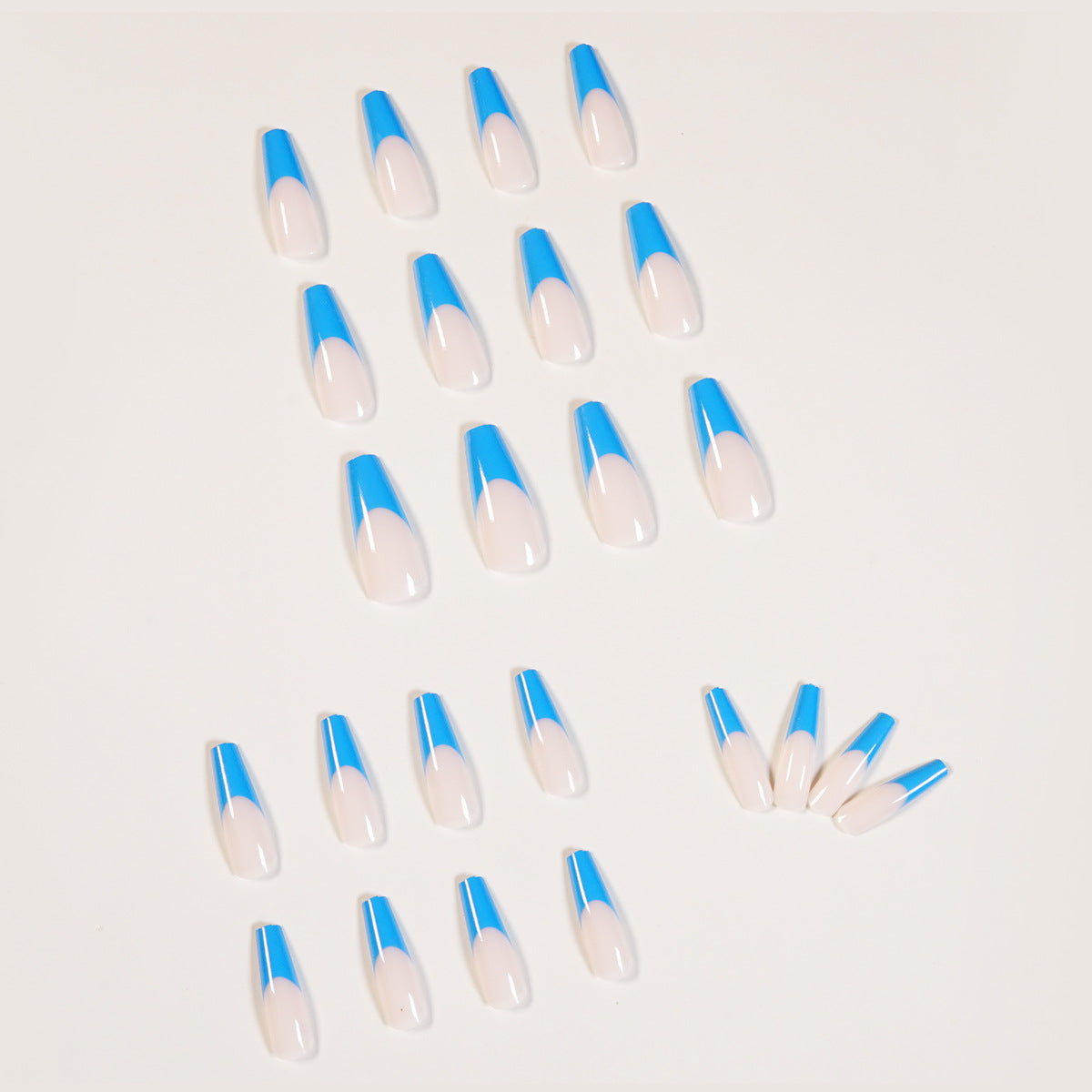Uñas postizas francesas largas en azul ballet, parches extraíbles | 365nails