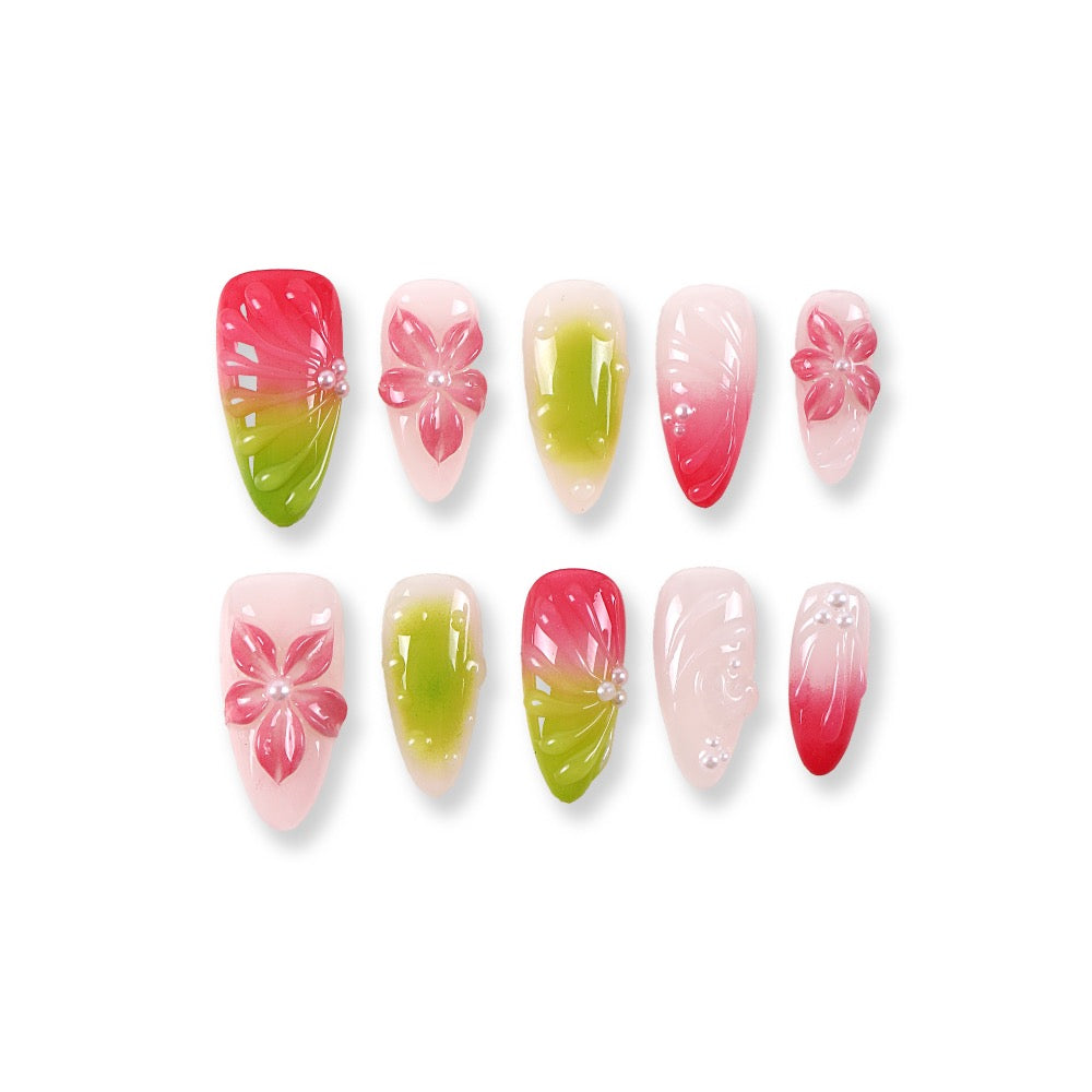 365Nails Uñas postizas color rosa baya y lima con efecto degradado, flores de pétalos esculpidos, detalles de perlas y cristales.