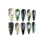 Uñas postizas 365Nails verde oscuro con diseño de ojo de gato y cadena.