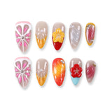 Uñas postizas 365Nails con base color gris lechoso y degradado de gelatina color atardecer, flores 3D, tallado ondulado y detalles de cristal.