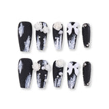 Uñas postizas 365Nails, color negro mate, estilo ataúd con pinceladas, lazo 3D, rosas y perlas.