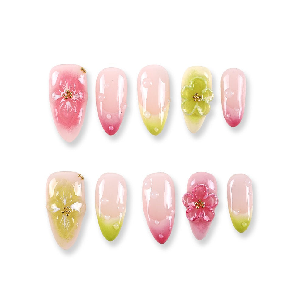 Uñas postizas francesas degradadas color lima Jelly Blossom de 365Nails.