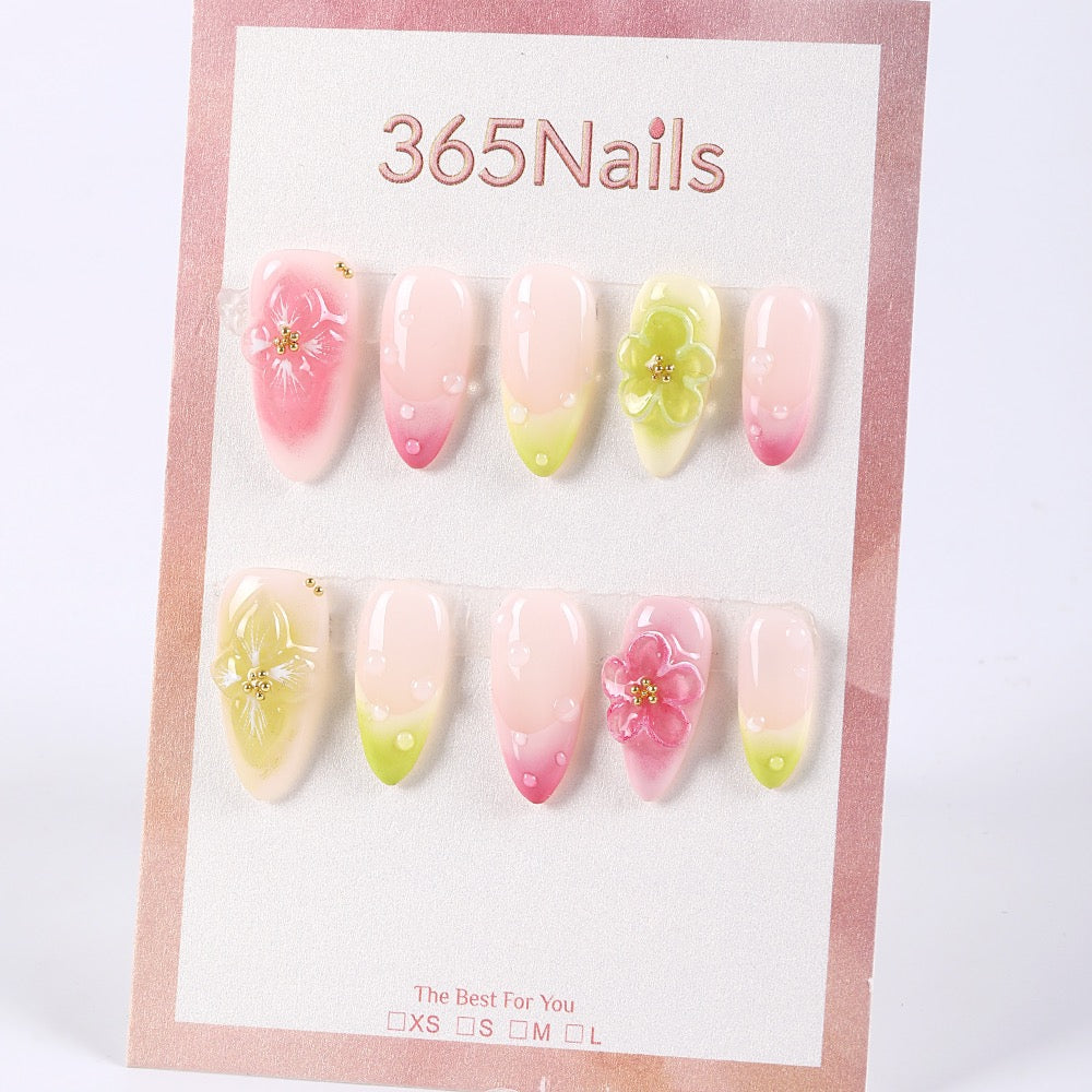 Uñas postizas francesas degradadas color lima Jelly Blossom de 365Nails.