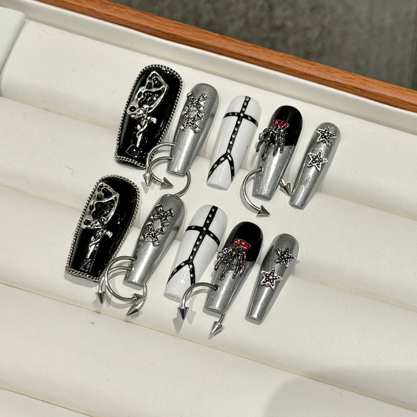 Uñas postizas estilo punk gótico, negras, largas, de alta gama, hechas a mano, dulces y frescas, blancas, para chicas millennials | 365nails