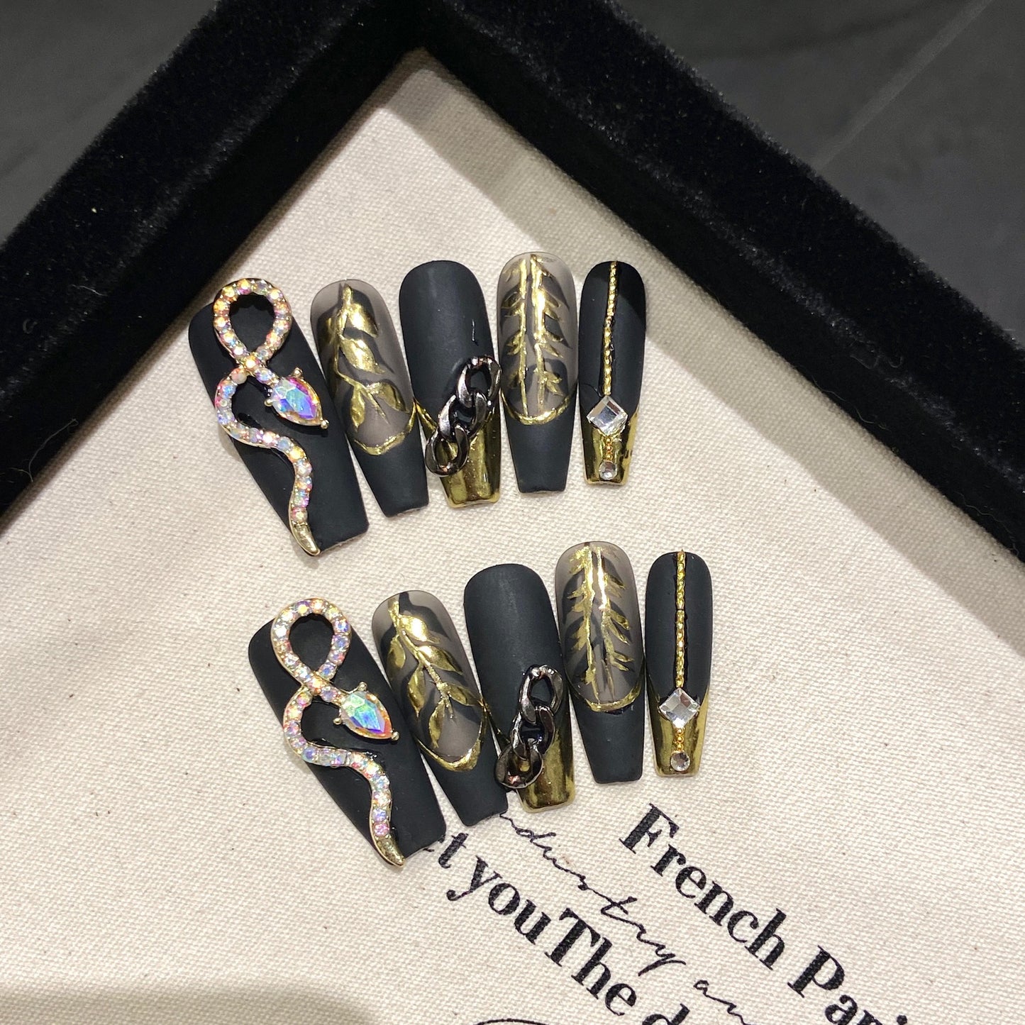 Midnight Spirit Snake handmade nails dark temperament style butterfly chain medium and long removable manicure | 365nails
