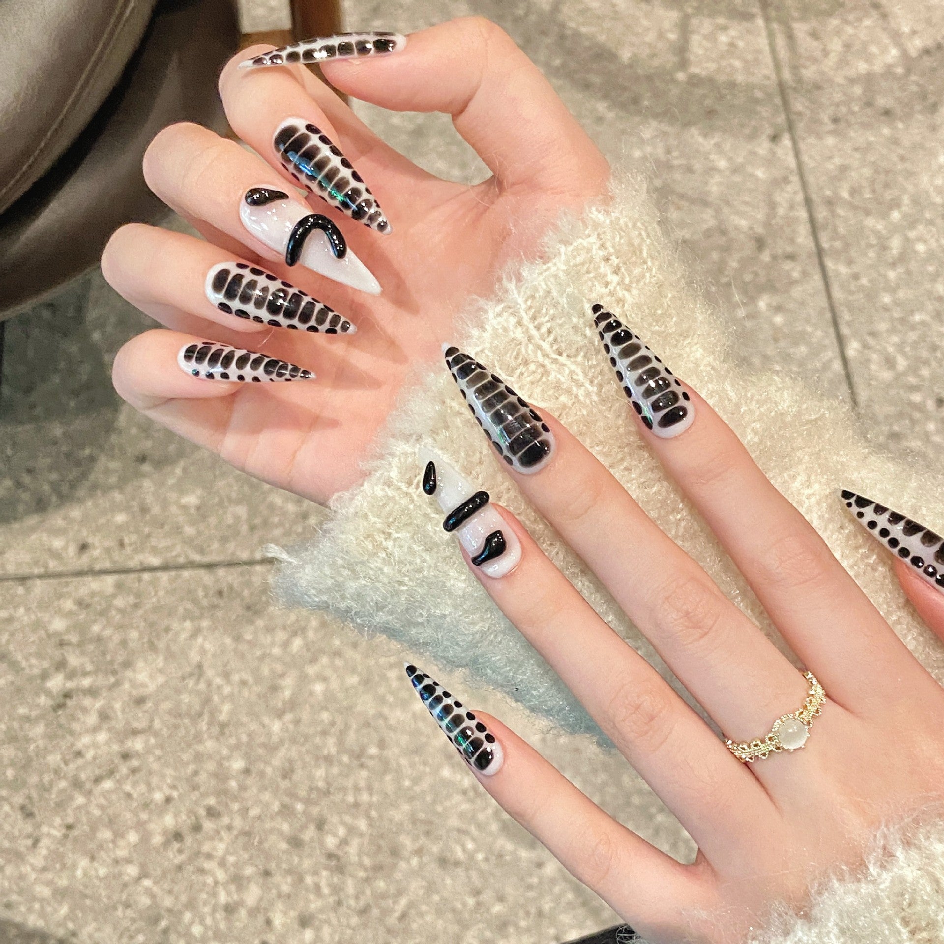 Unhas postiças de metal com estampa de python preta, espelhadas e pintadas à mão, com padrão de python, design Spice Girl, ponta longa | 365nails