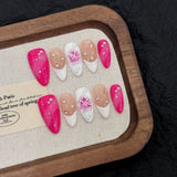 Hermosas y exquisitas uñas francesas hechas a mano con flores de hielo exprimidas a mano, color almendra, rosa, rojo y blanco | 365nails