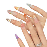 Uñas francesas ovaladas largas y puntiagudas con grabado de viento tropical, hechas a mano y con dopamina de verano | 365nails