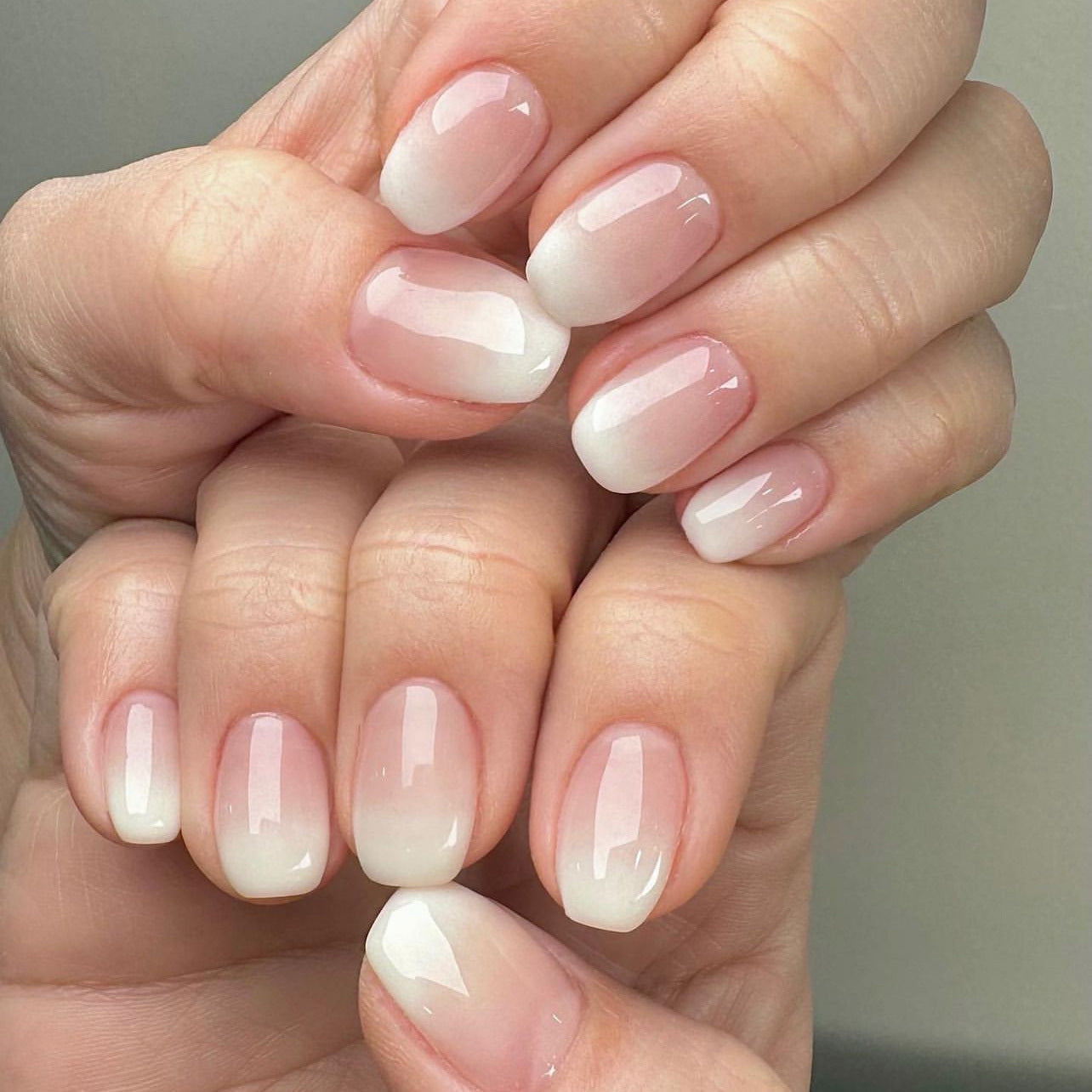 Minimalist temperament short manicure simple gradual change naked pink white short European square |365nails