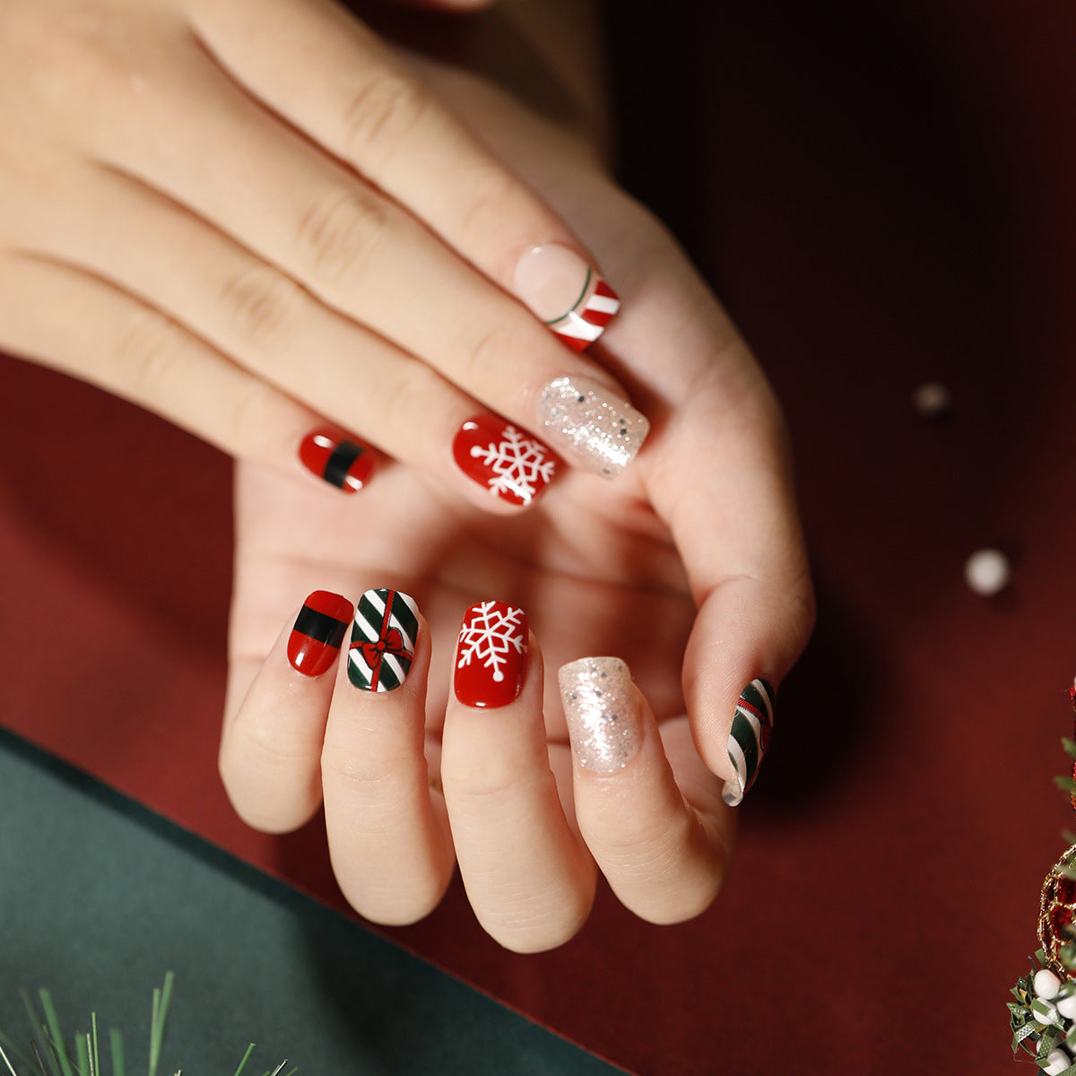 Christmas press on nails snowflake love snowman manicure short almond bow long nail wholesale|365nails