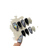 Mancha escura, especiarias pretas, garota, vento frio, arrasto, unhas postiças artesanais, amêndoa, arte de unha, unhas postiças artesanais, produto final de fábrica | 365nails