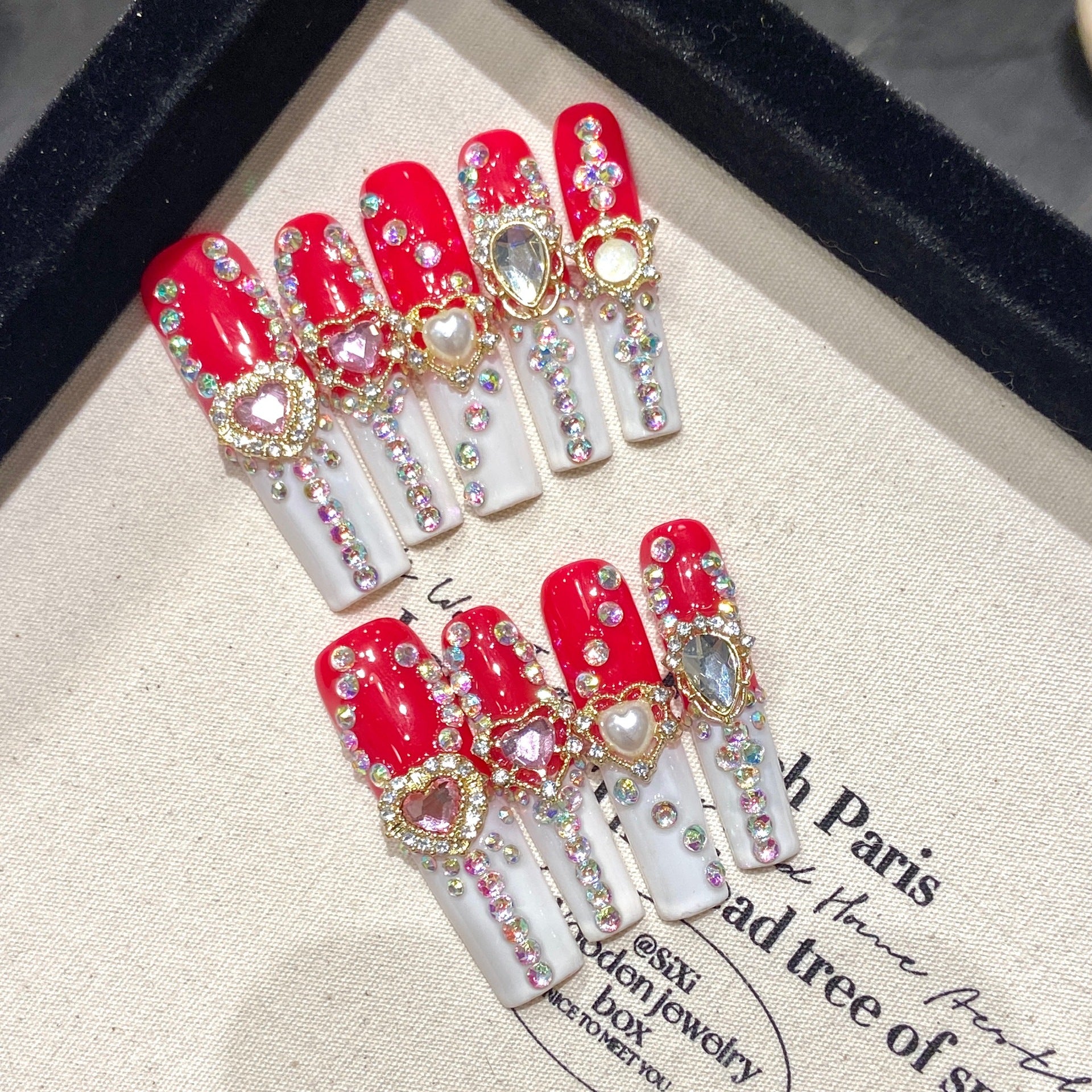 Uñas postizas artesanales con acabado Noble Luxury Femme Fatale extra largas y exageradas | 365nails