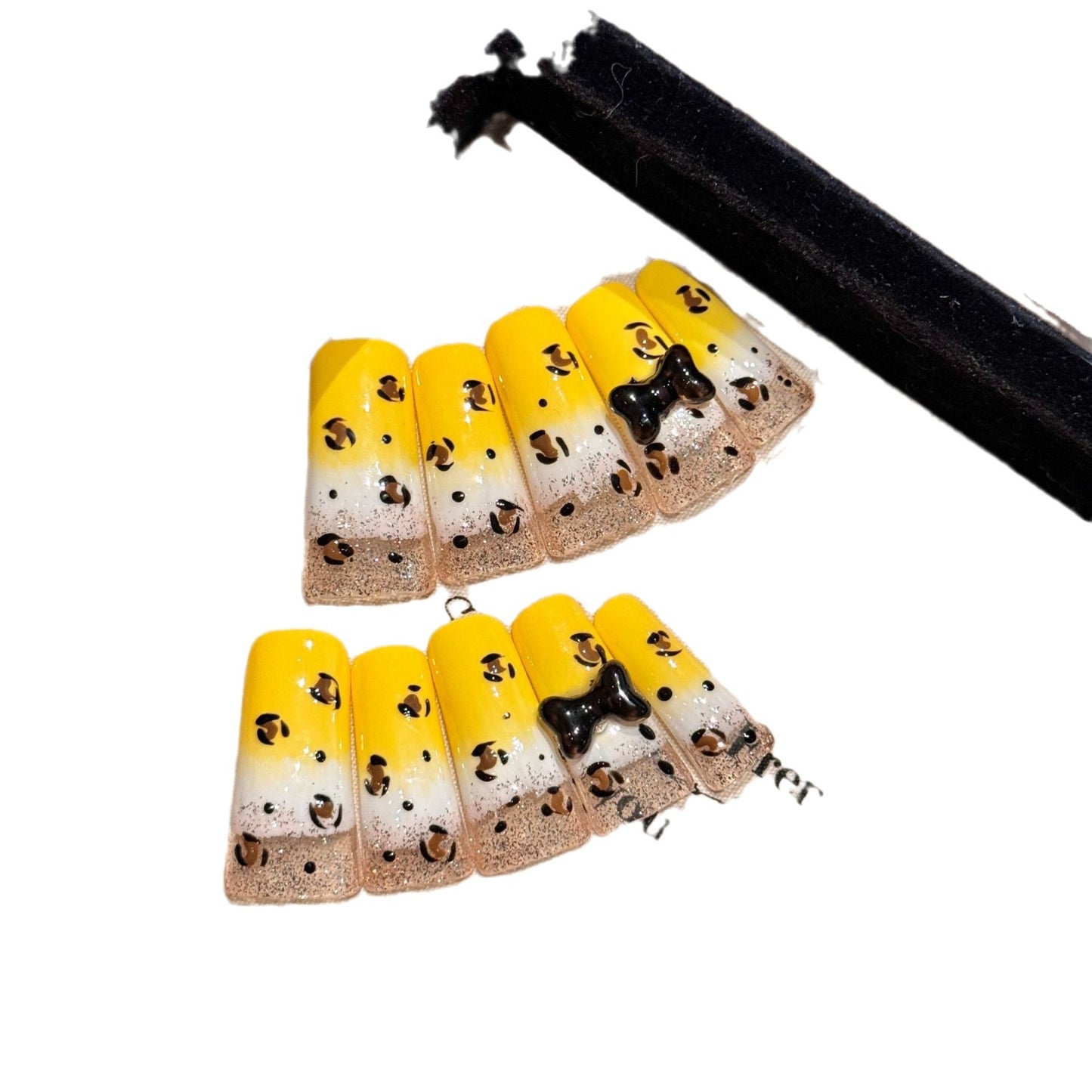Lazo tridimensional de cuero negro Spice Girl con estampado de leopardo francés en degradado de jengibre, talla mediana y larga, acabado desgastado a mano | 365nails