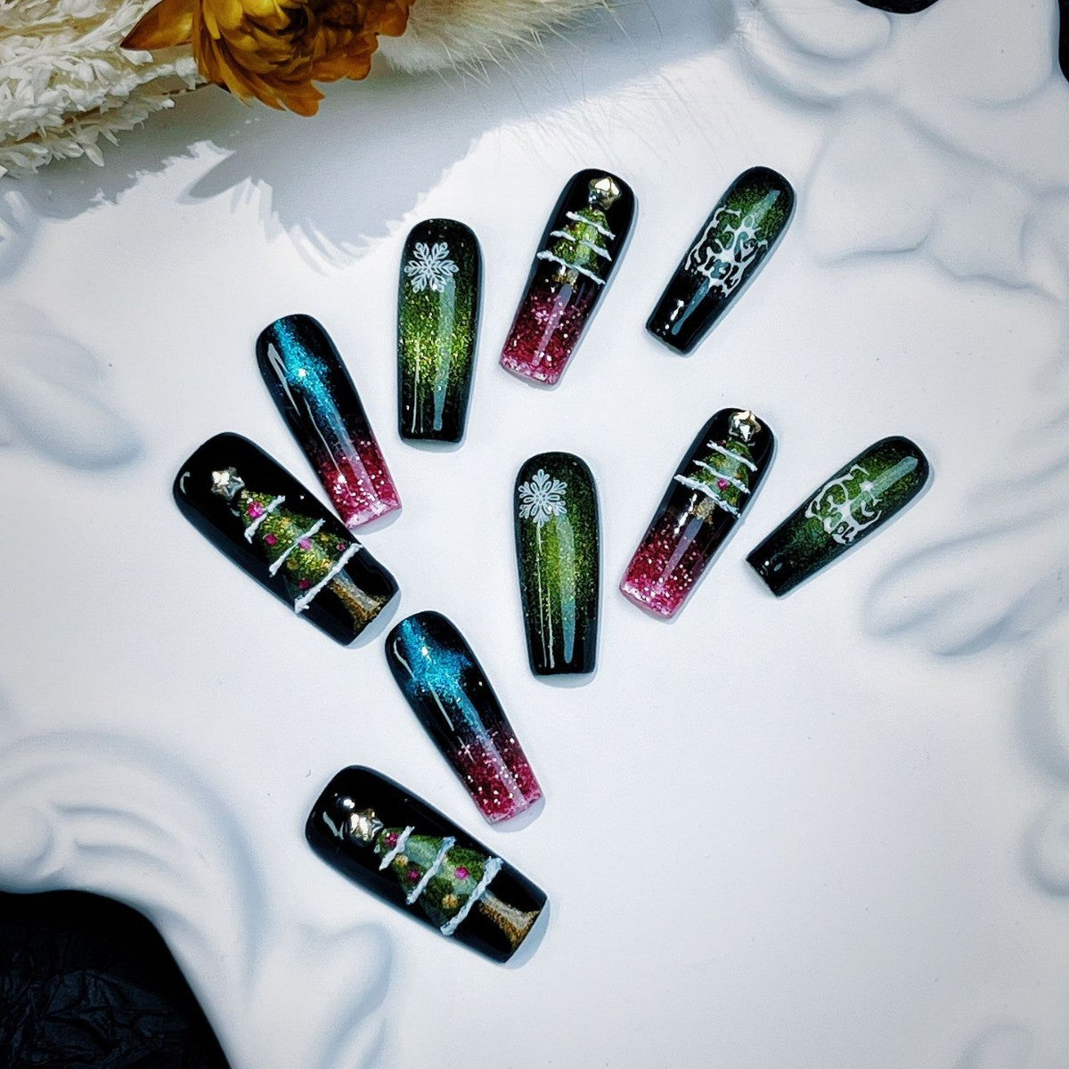 Title Polar Night Pine | Aurora Holiday Art Series Press-On Nails
