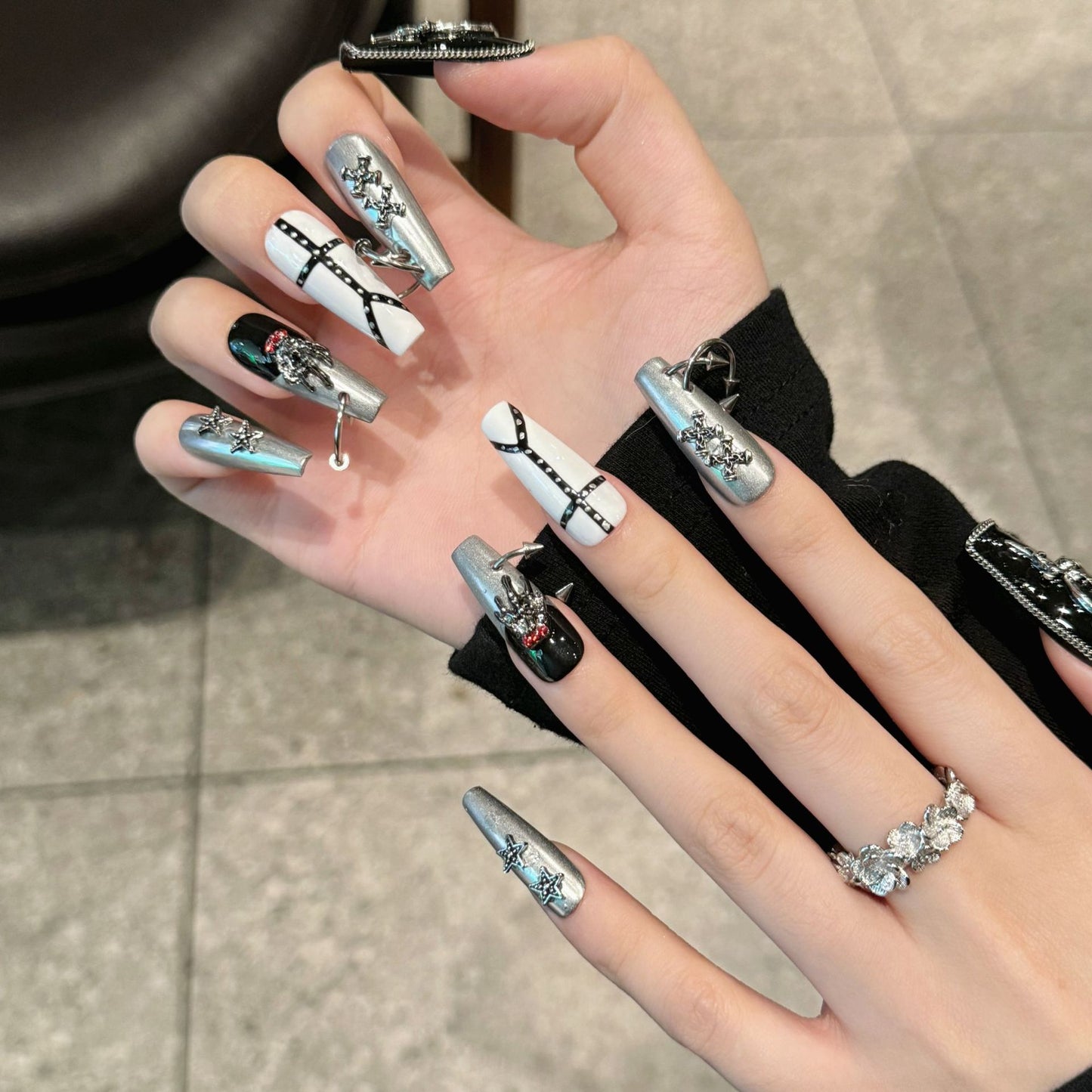 Uñas postizas estilo punk gótico, negras, largas, de alta gama, hechas a mano, dulces y frescas, blancas, para chicas millennials | 365nails