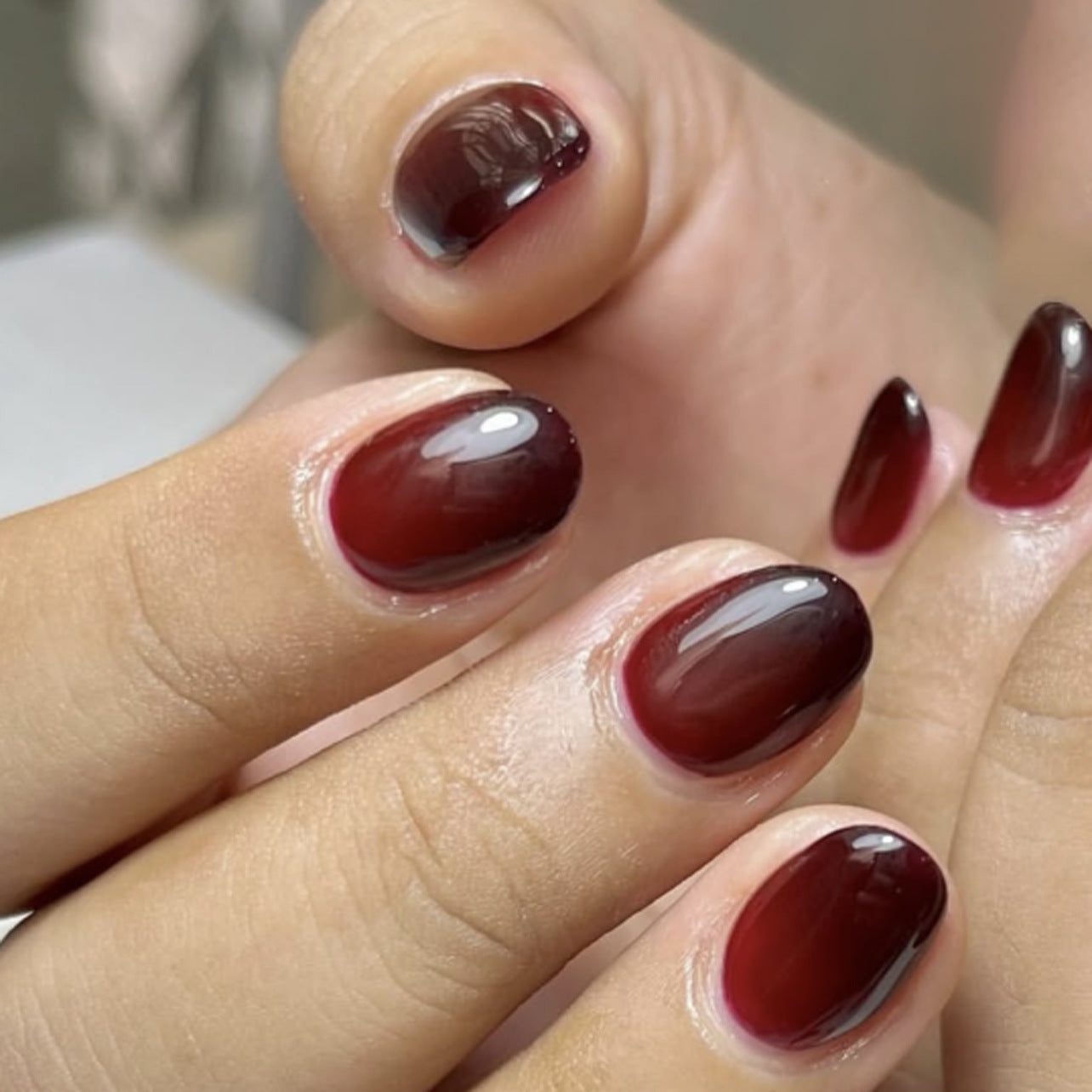Y2k gothic red and black gradual change short circle press-on nails