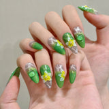 Unhas artesanais puras com efeito olho de gato, flor em relevo verde e ondulação aquática | 365nails