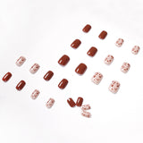 Manicura de uñas postizas cortas con estampado de leopardo en color naranja leche. Uñas extraíbles terminadas a presión para uñas. 365nails