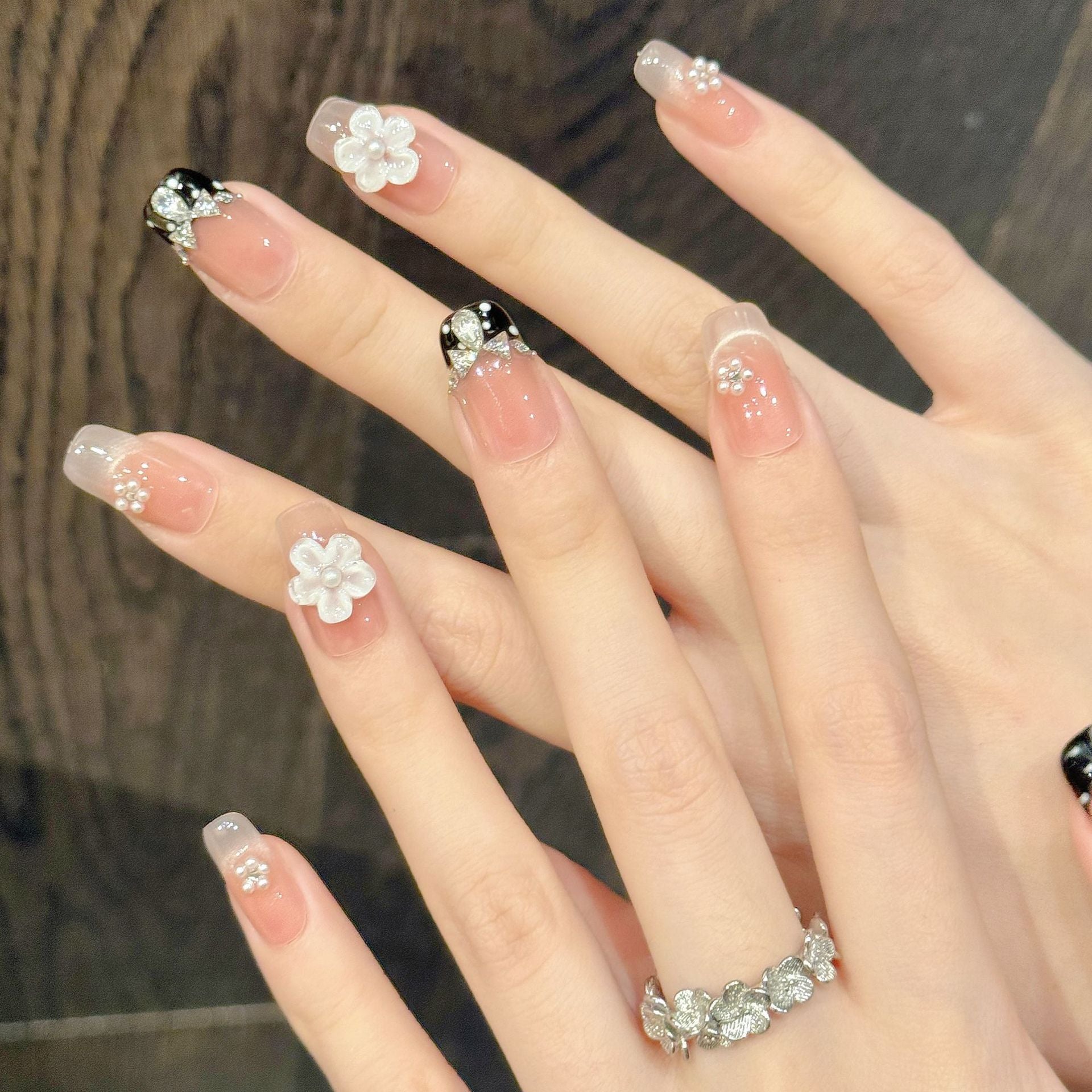 filha zircão bolinhas francesas olho de gato laço menina unhas feitas à mão | 365nails