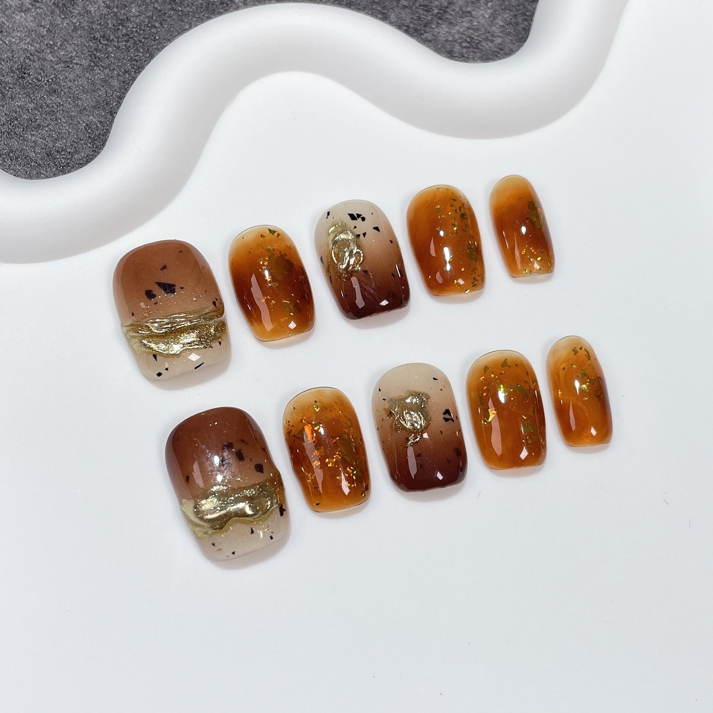 Maillard style short manicure amber smudge spray gun gradual change pure handmade press-on nails wholesale wearable nail sticker|365nails