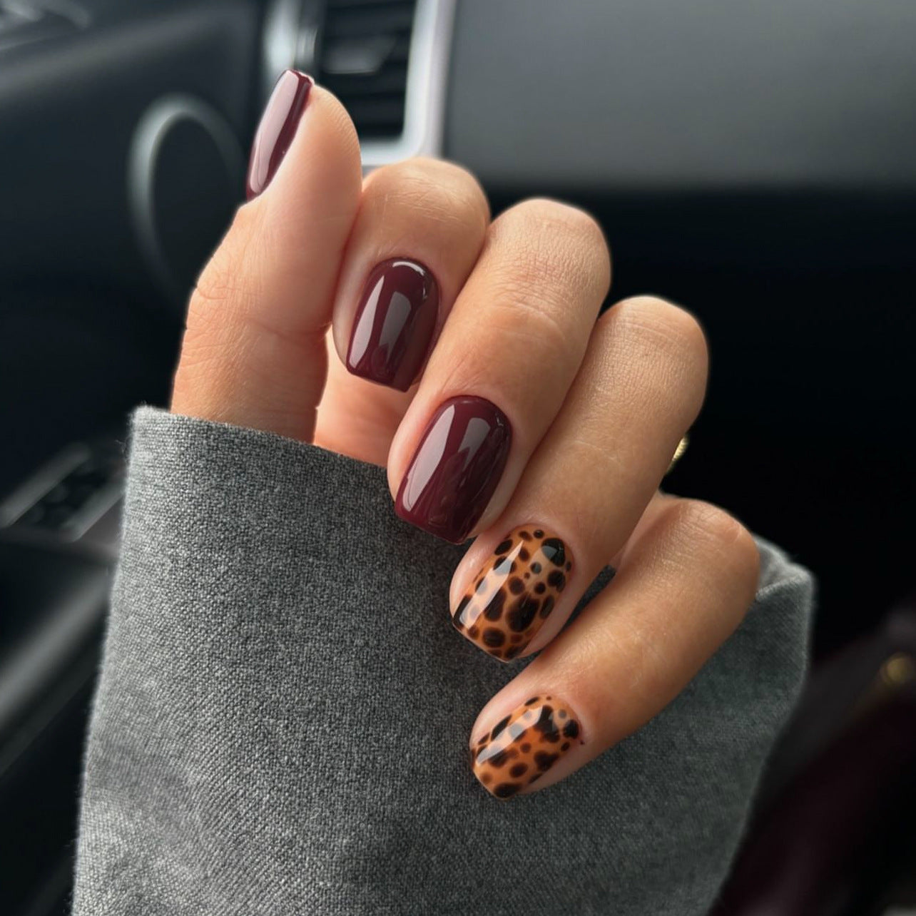 Maillard leopard print wearing nail burgundy solid color nail piece short square autumn wearing fake nail piece wholesale