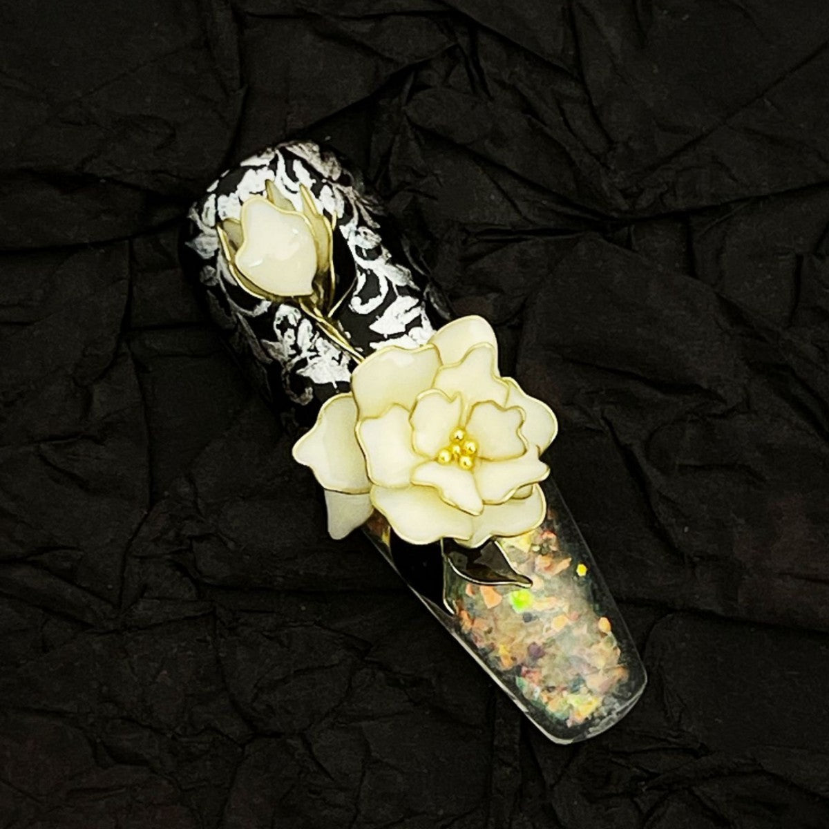 Title Ink Mist Rose | Black-and-White Floral Sculpt Art Series Press-On Nails