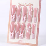 Uñas postizas cuadradas largas color rosa rubor estilo francés con lazos de perlas de 365nails.