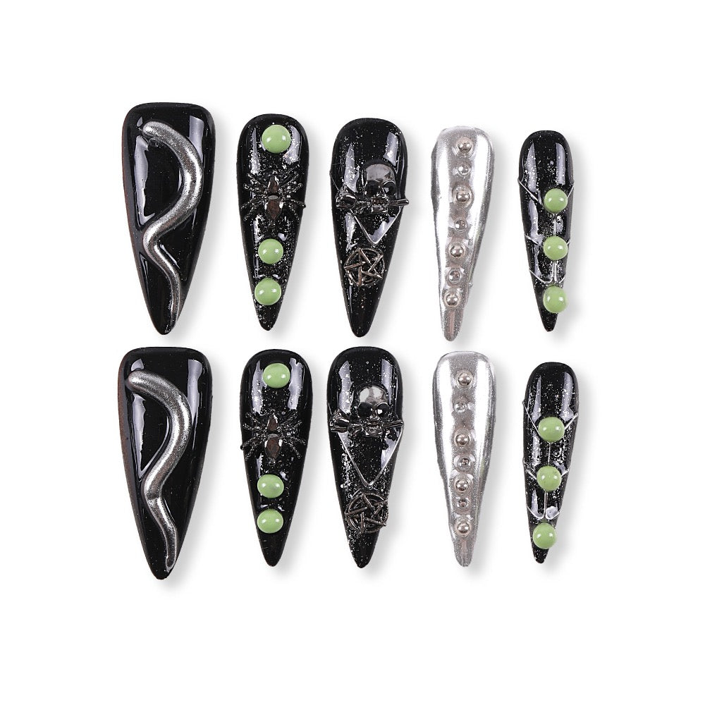 365Nails Negro Medianoche x Plata Cromada con Calaveras, Arañas y Tachuelas Verde Neón – Uñas Postizas Góticas Largas de Estilete