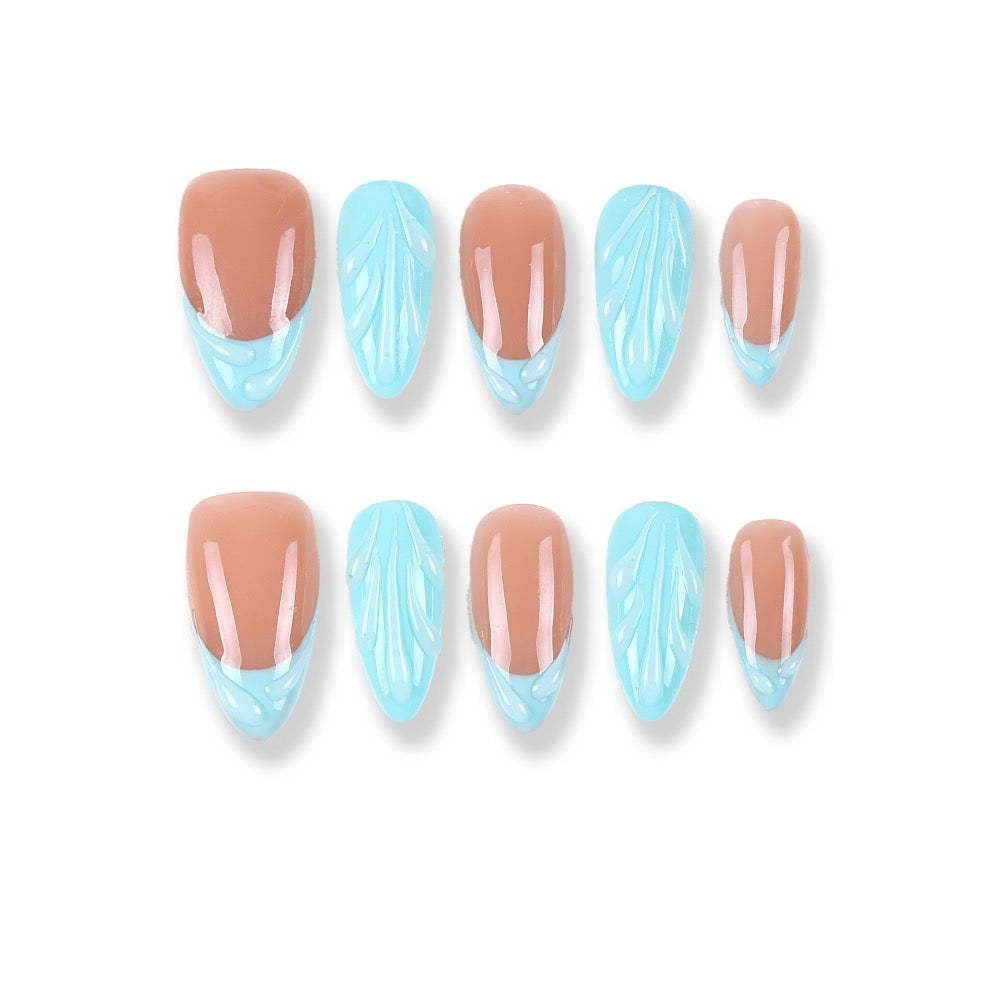 Uñas postizas 365Nails Aqua Latte con punta tipo concha.