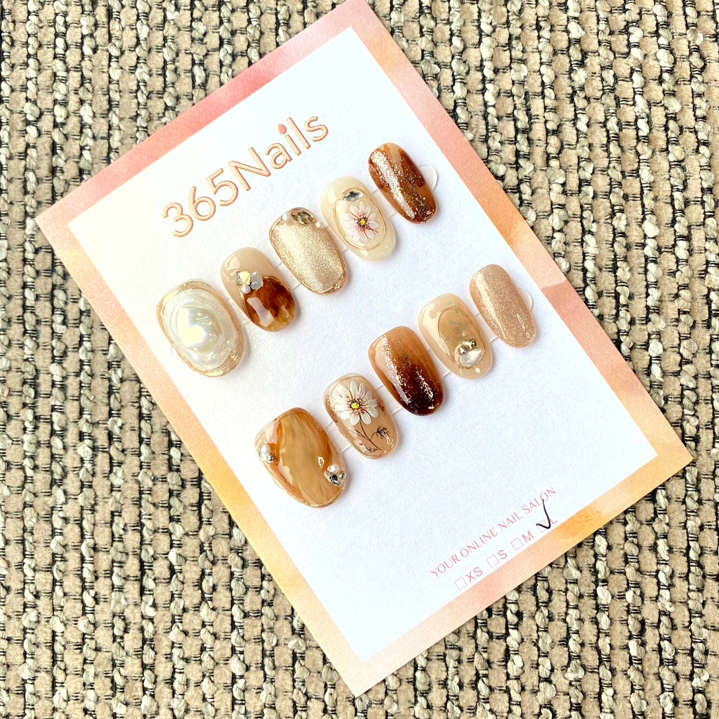 365nails: "Amber Daisy" – Amber Marble & Hand-painted Floral Handmade Oval Nails