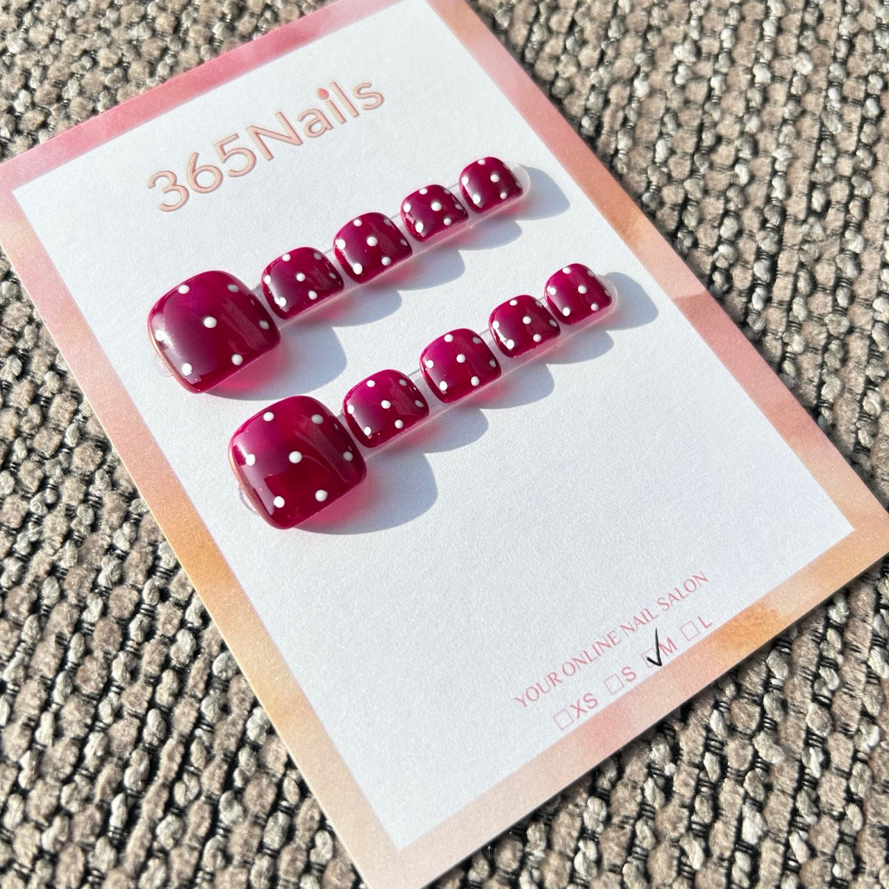365nails: "retro burgundy dots" – handmade press-on toenails / pedicure
