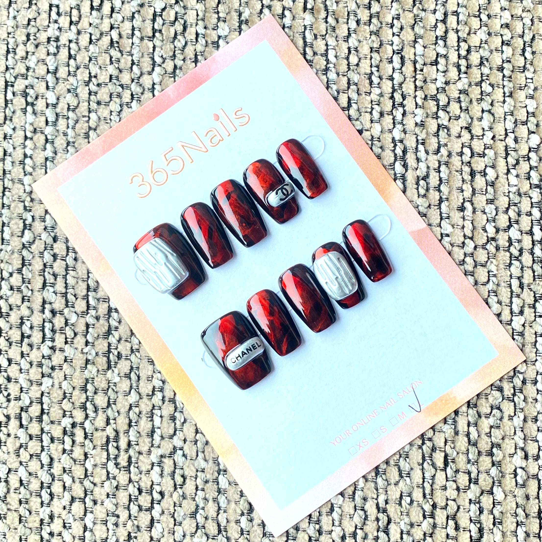 Logotipo de Luxo 365nails: "Crimson Grunge" – Unhas Squoval Artesanais 3D Prata Bloco e Tartaruga