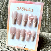 365nails: "Ballet de perles" – Noeud et perles 3D – Ongles press-on faits main de forme carrée longs