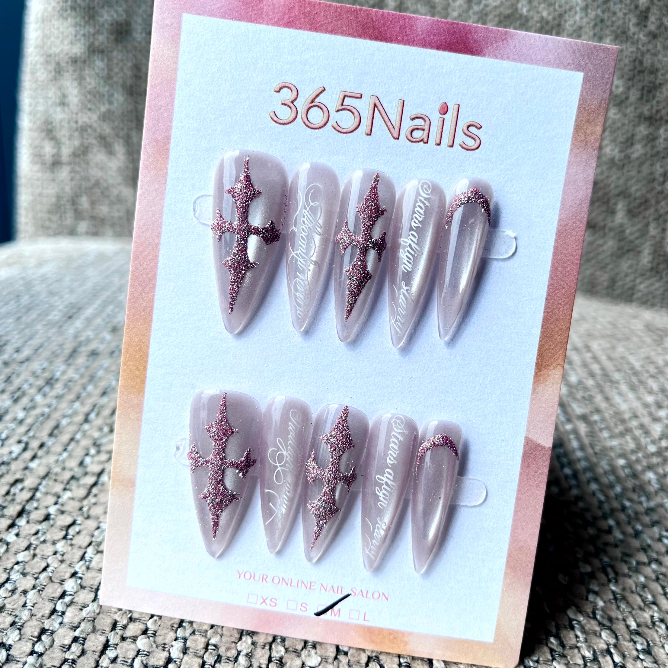 365nails: 장미 크로스 – 수제 롱 샤프 스틸레토형 네일