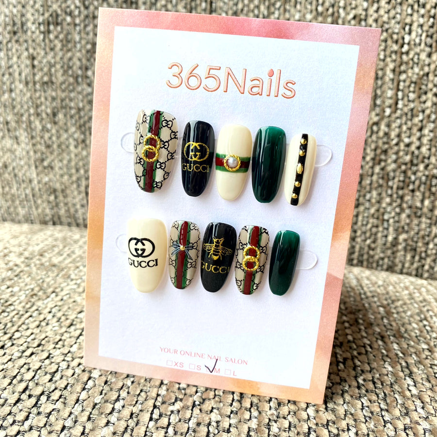 Luxury Logo 365nails: "Vintage Striped Bee" – Luxury Stripe & 3D Gold Insect Handmade Oval Nails
