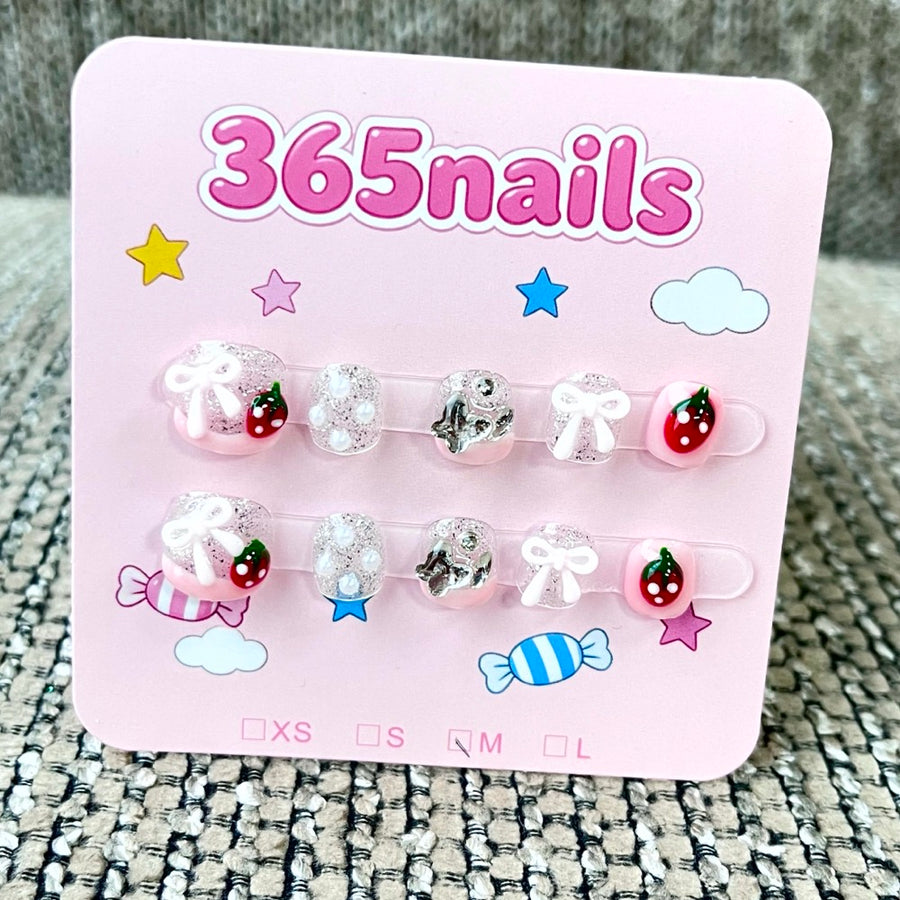 365nails: "딸기 리본" – 3D 수제 달콤한 숏 스퀘어형 네일