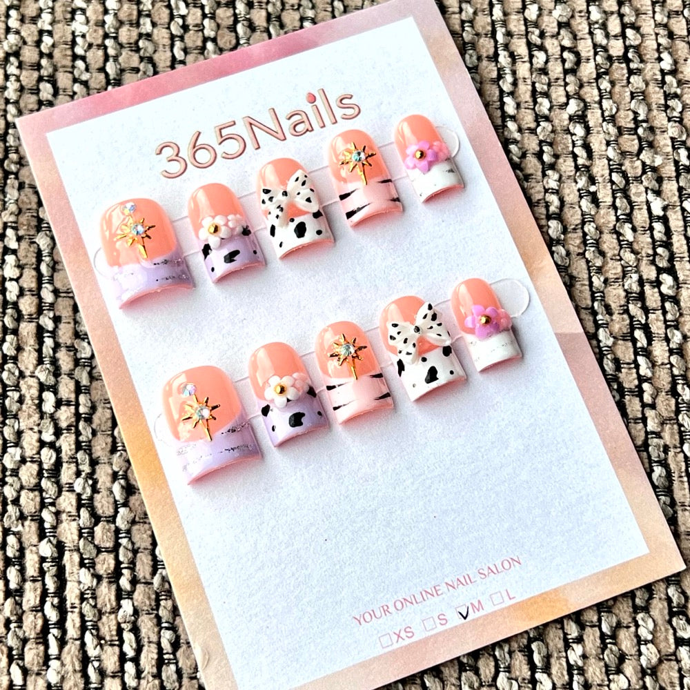 « Motif vache pêche et violet avec nœud et étoile » — vente en gros — faux ongles ultra-doux, ajustement flexible, faits main (MOQ=100)