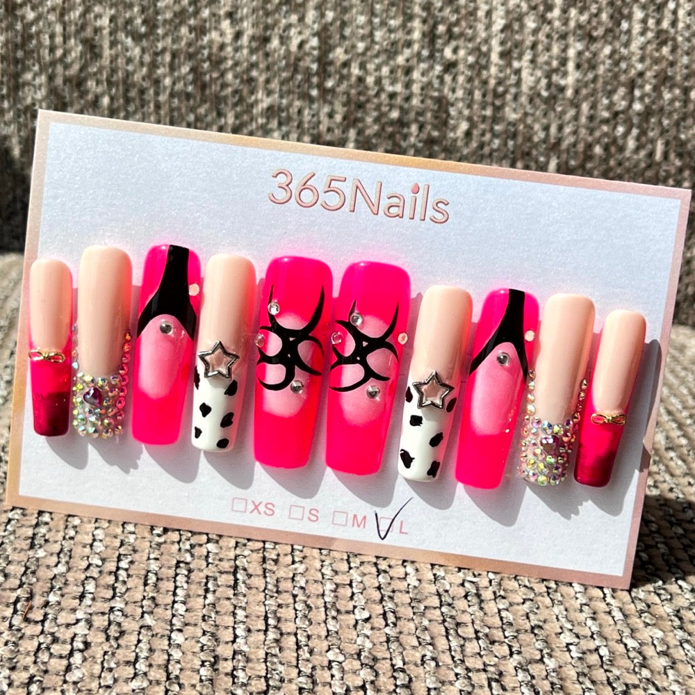 365nails: "Rebelle Néon" – ongles forme coffin fait main avec étoiles 3D et motif graffiti