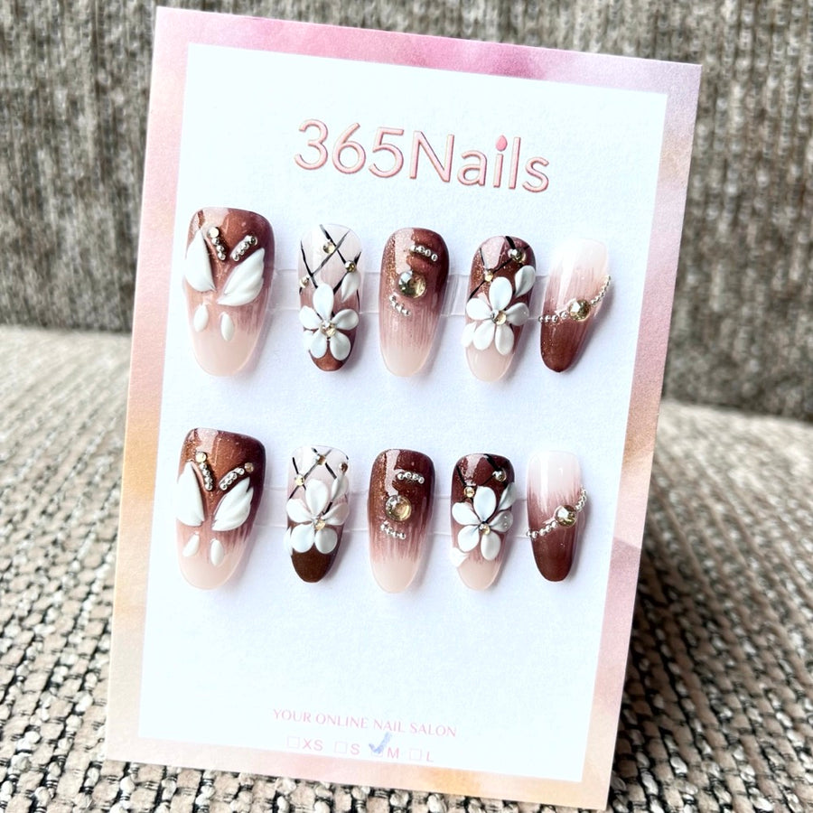 365nails: Jardin chocolaté — ongles press-on mi-longs, forme amande, fait main, décor floral 3D