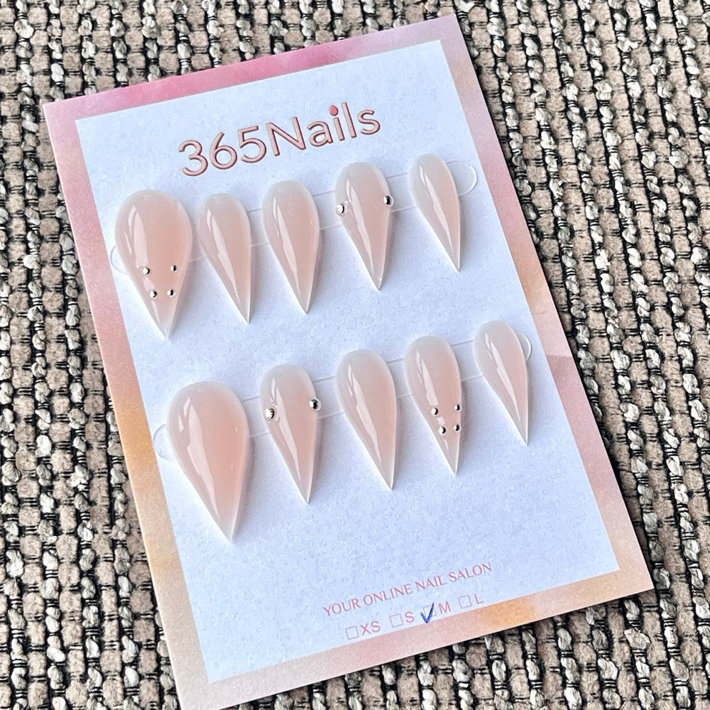 365nails: "Jelly Nude avec Minuscules Perles Argentées Minimal" – Simple Élégant Fait Main Ongles Longs Forme Stiletto