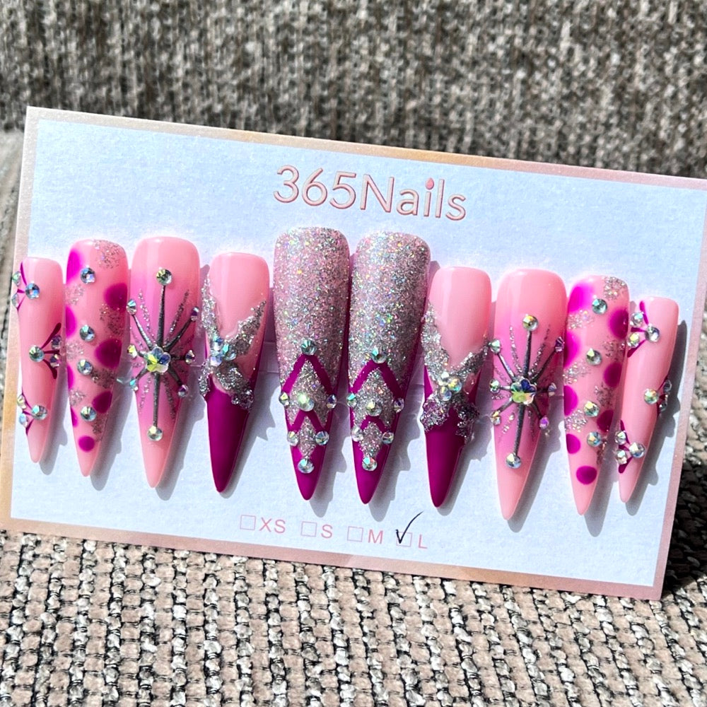 365nails：「艷粉星塵」— 3D 蝴蝶與水鑽手工製長款杏仁形穿戴甲