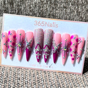 365nails：「艷粉星塵」— 3D 蝴蝶與水鑽手工製長款杏仁形穿戴甲