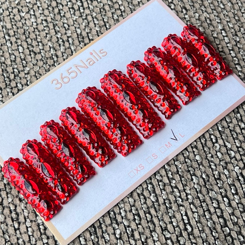 365nails: "크림슨 파이어" – 3D 크리스탈 & 비즈 수제 코핀형 네일