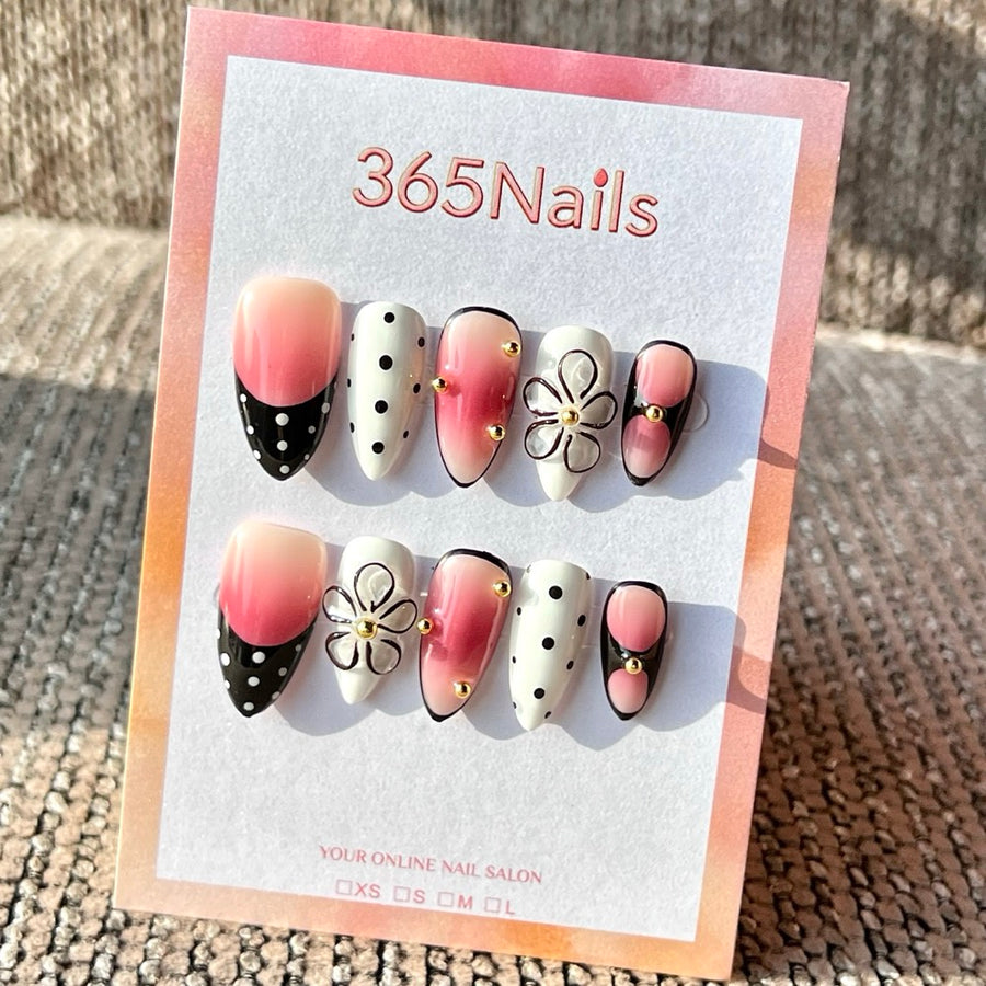 365nails: "Retro Polka Dot" – Handmade Medium Almond Press-On Nails