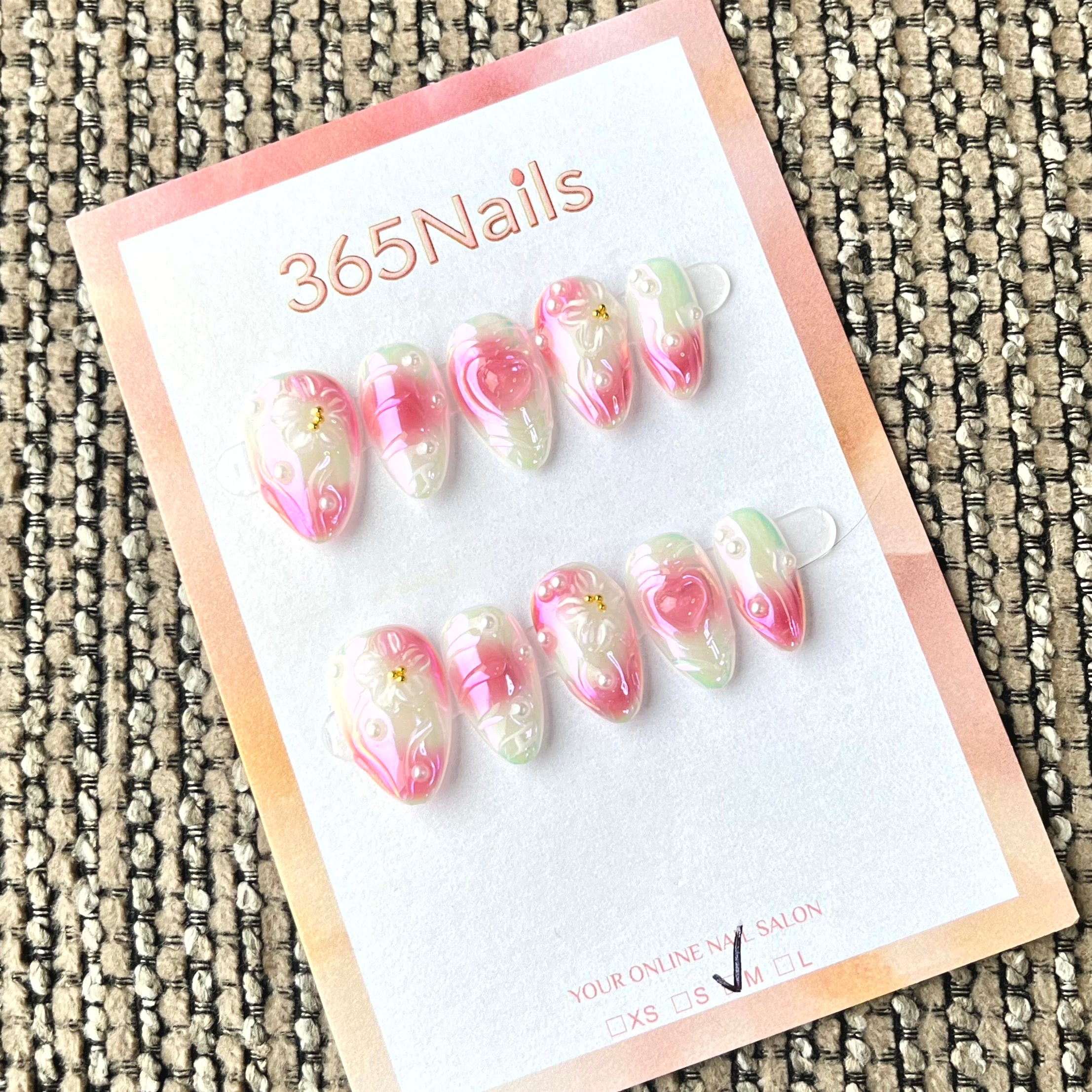 365nails：「胭脂花瓣」—3D 立體花朵 手工製 杏仁形 穿戴甲