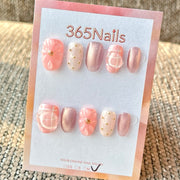 365nails: "Blush Petal Shimmer" – Unhas Postiças Ovais Curtas Feitas à Mão