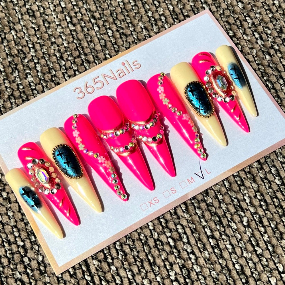 365nails：「哥德魅力」— 3D 骷髏與寶石手工製長款尖形穿戴甲