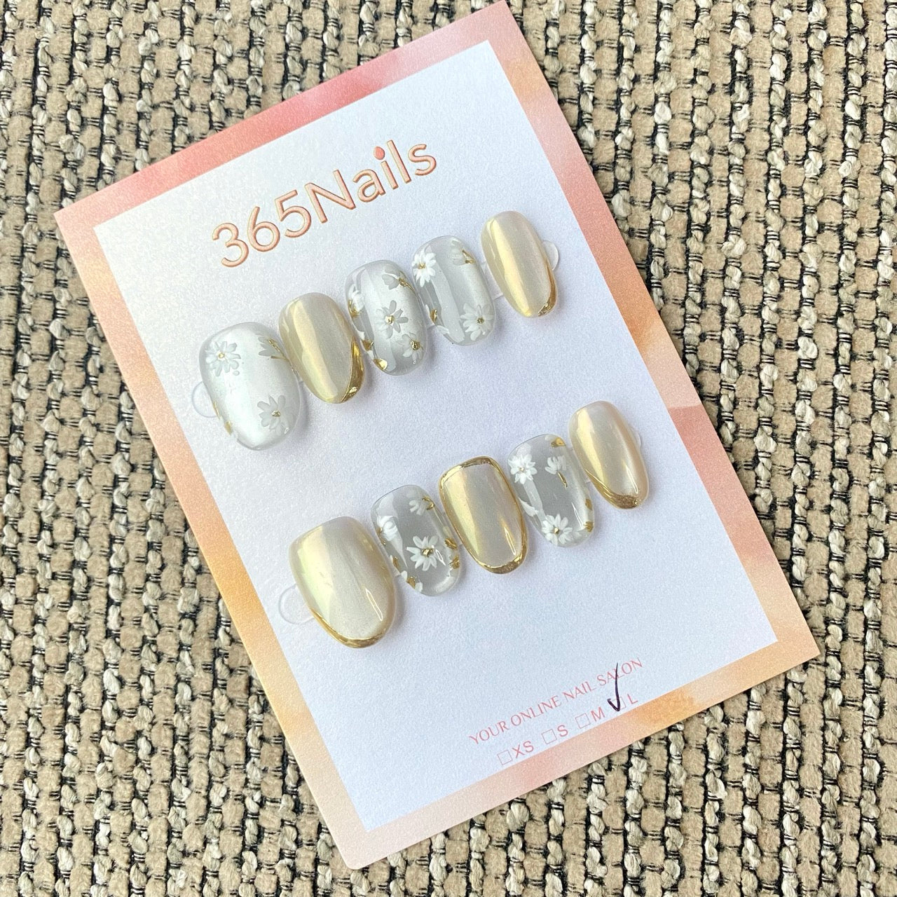 365nails: "Daisy Gold Aurora" – handmade press-on nail