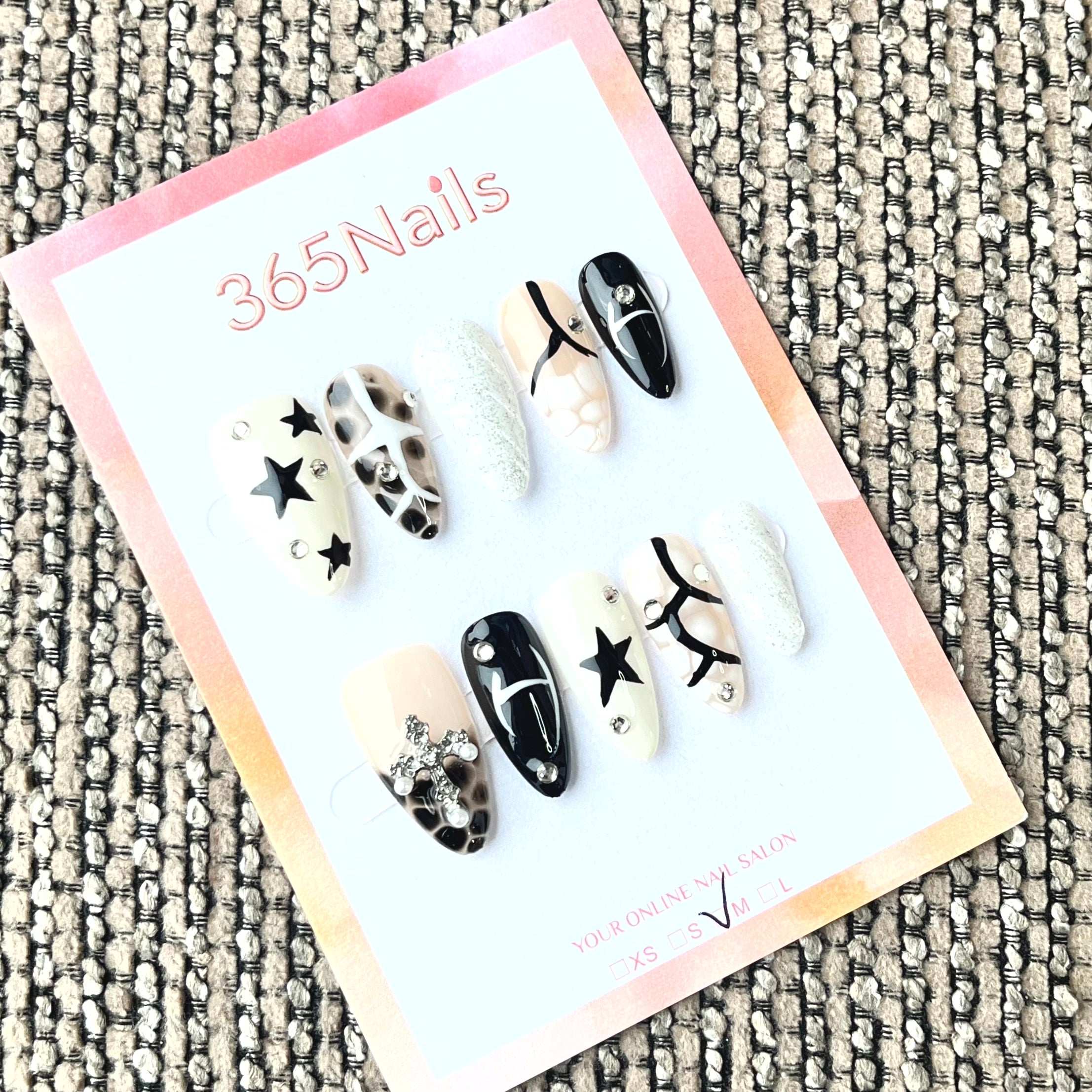 365nails: "Midnight Court" – 3D 球鞋與星星手工製杏仁形穿戴甲